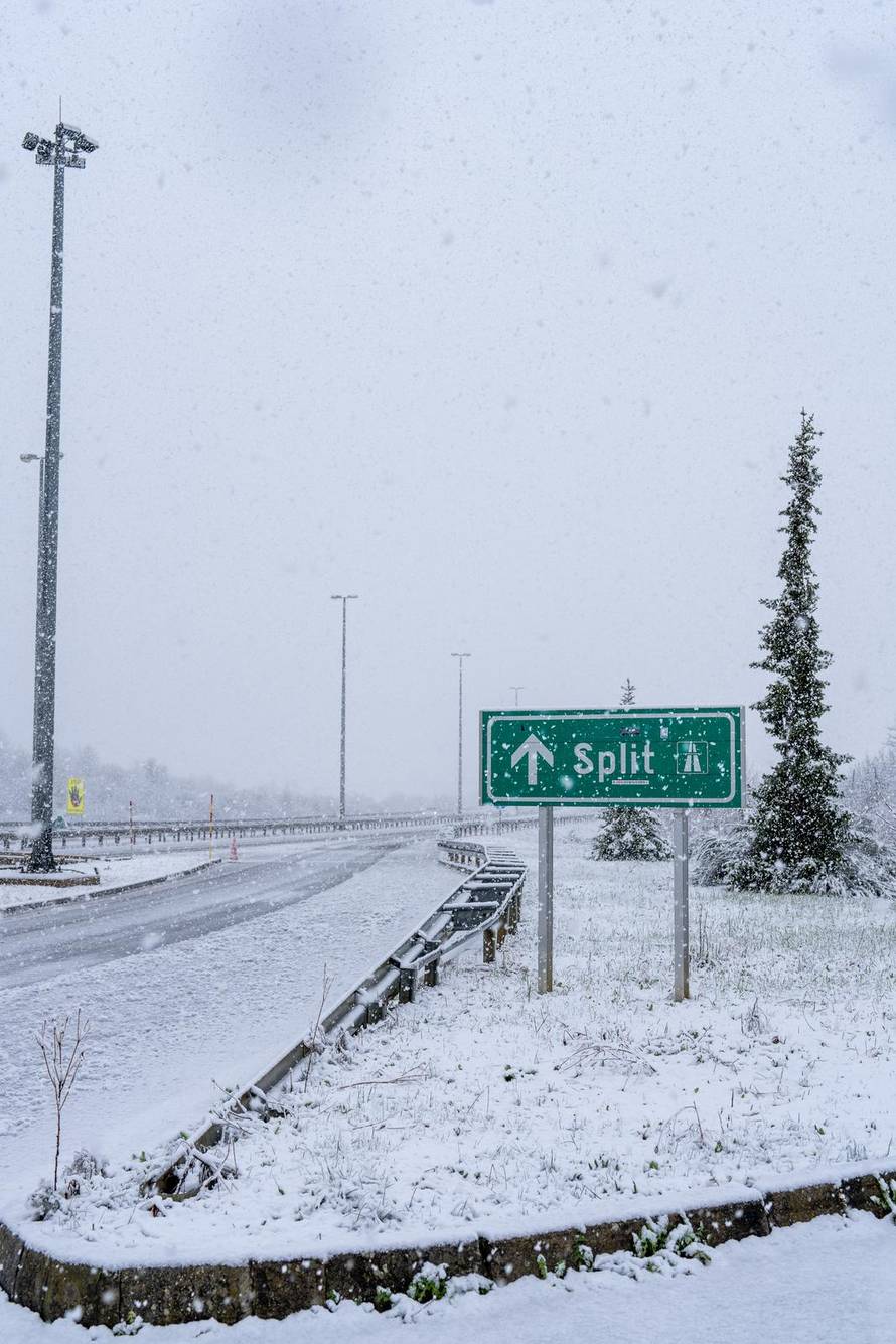 Zimski uvjeti na A1 između čvora Perušić i čvora Gospić