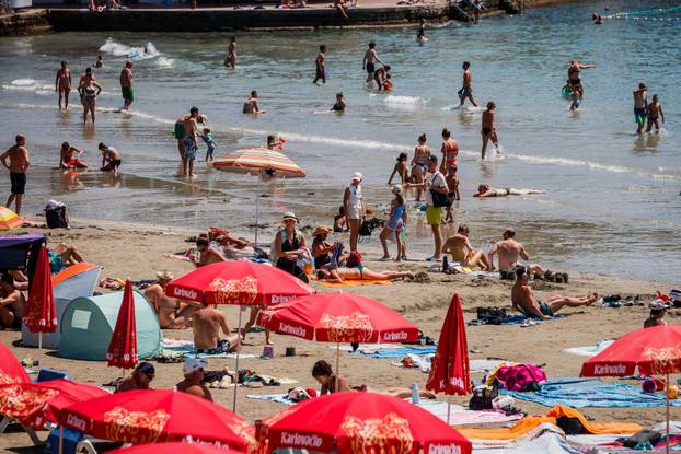 Split: Brojni turisti i građani dan proveli na Bačvicama