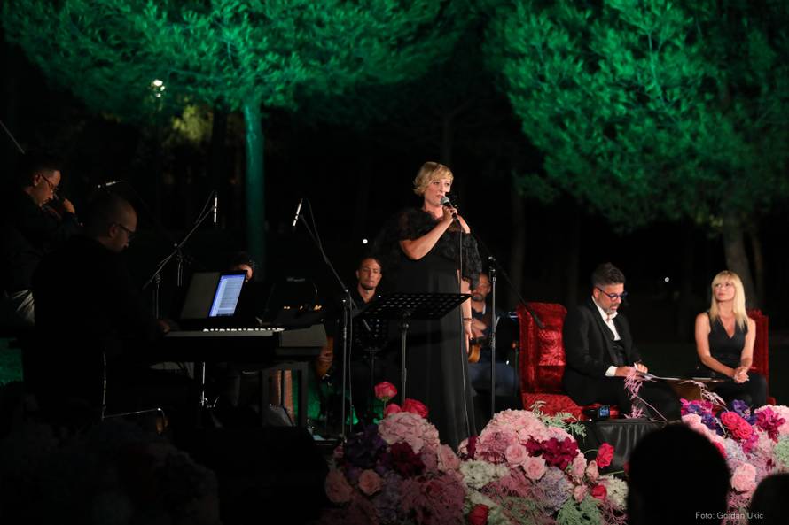 Otvoren 23. Art&More festival: Okupljene  je oduševio glazbeni program, stigla i Mila Elegović