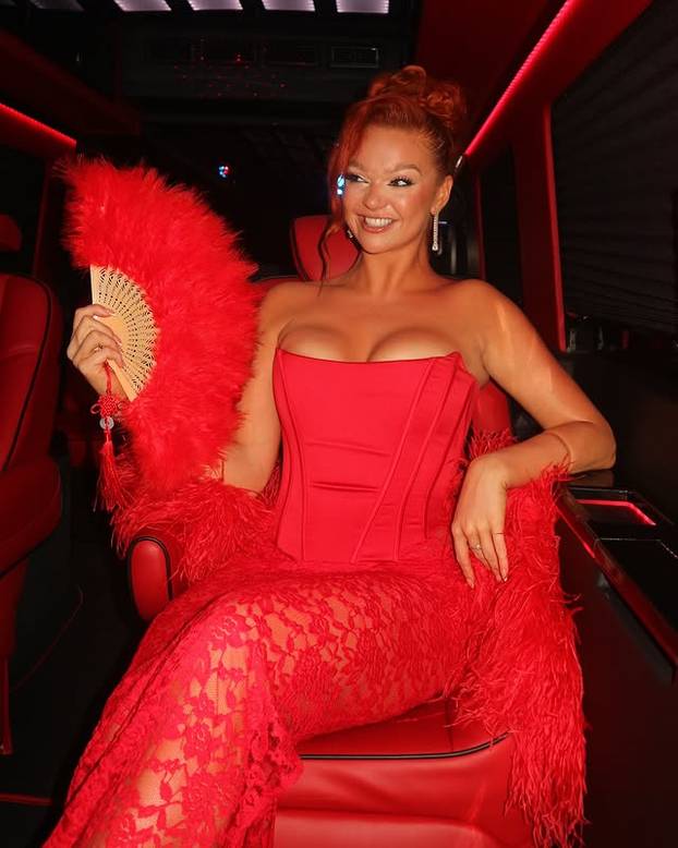 FOTO Misica iz Britanije: Previše sam zgodna i uspješna pa mi muškarci uopće ne prilaze