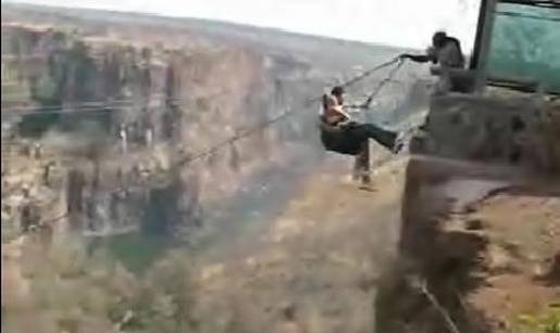 Napravili golemu bungee ljuljačku u klancu Zambezi