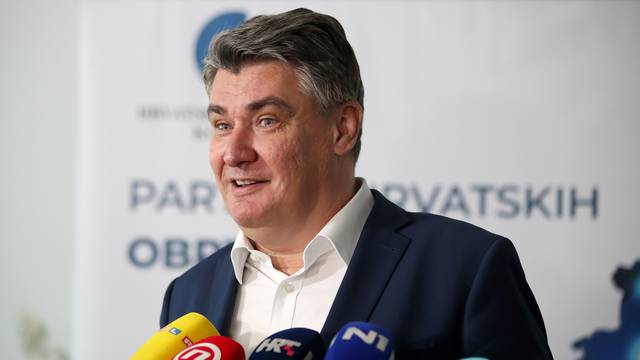 Zagreb: Zoran Milanović obratio se medijima nakon svečane akademije 2022.