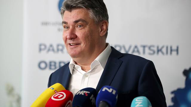 Zagreb: Zoran Milanović obratio se medijima nakon svečane akademije 2022.