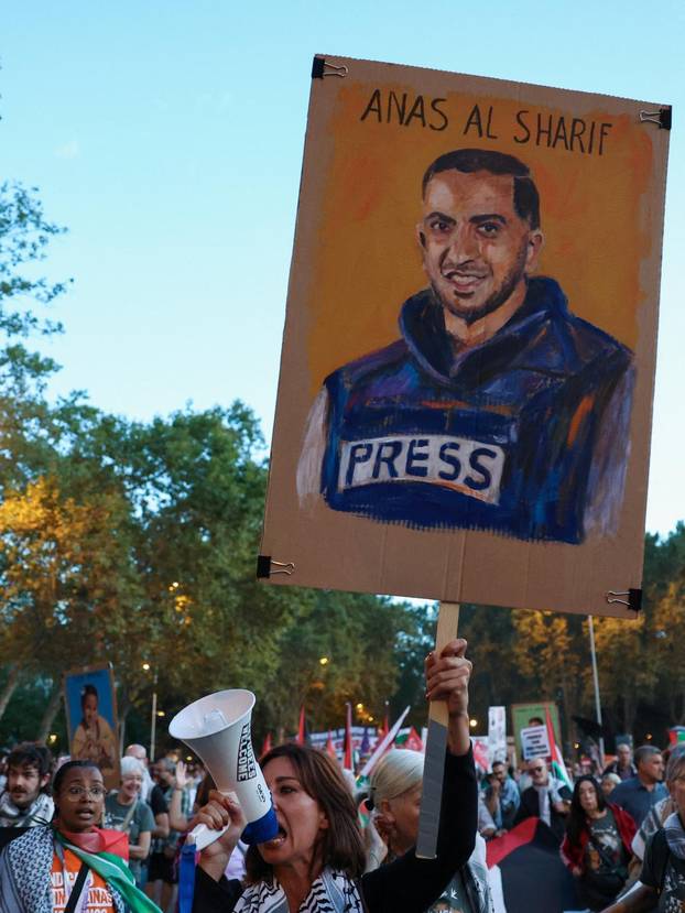Spanish unions call a general strike in solidarity with Palestinians in Gaza, in Madrid