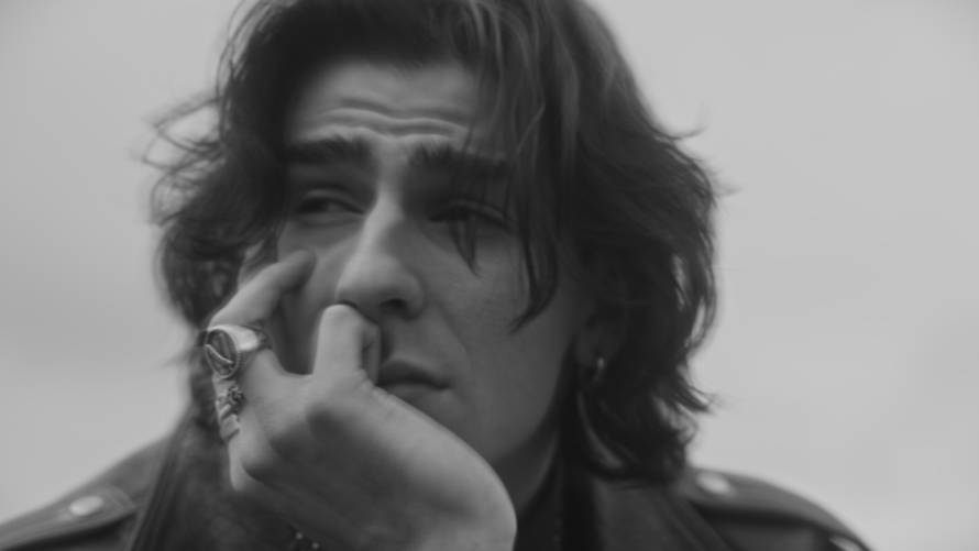 Devin predstavio singl 'I could never' o ljubavi bez iluzija