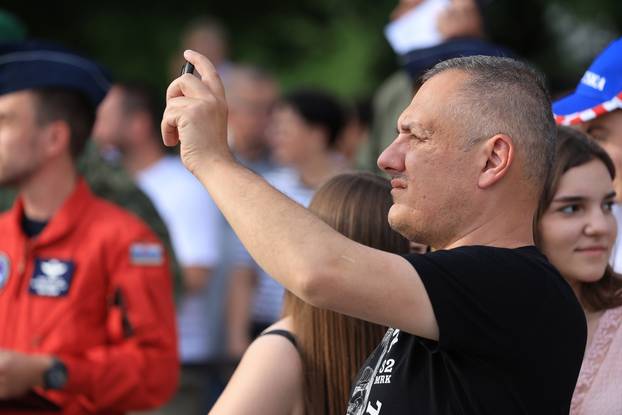 Zagreb: Dan državnosti obilježen pokaznim vježbama Hrvatske vojske i policije te prigodnim letačkim programom