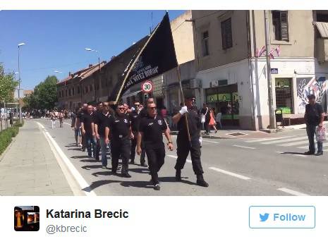 Odjevni u crno marširali i vikali "Za dom spremni" u Kninu