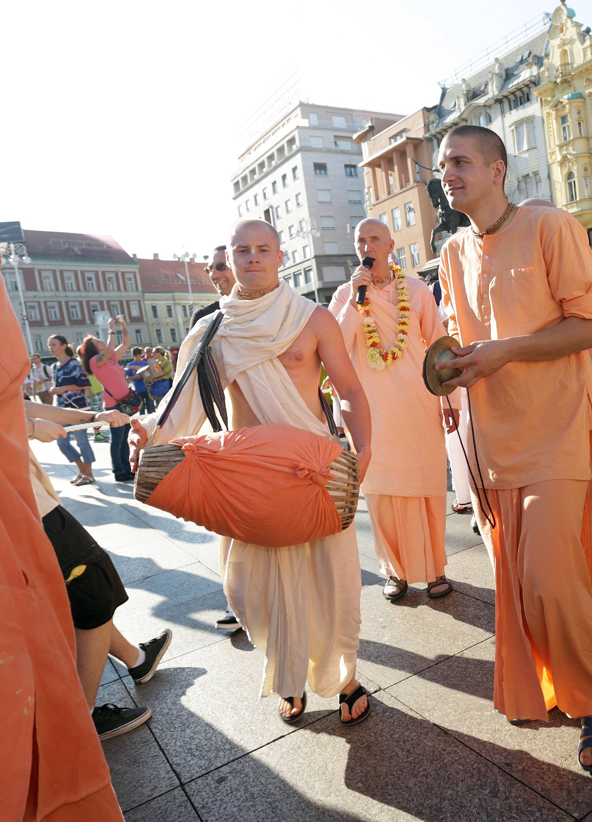 Zagreb prepun boja i zvukova: Indijski festival kočija u gradu