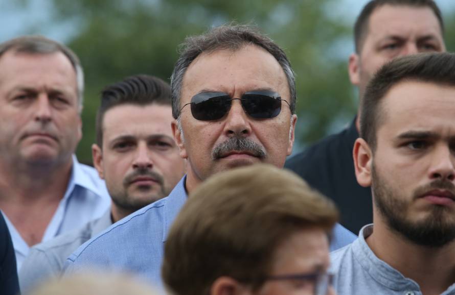 Imotska krajina oprostila se od svoga komodora Ivice Tolića