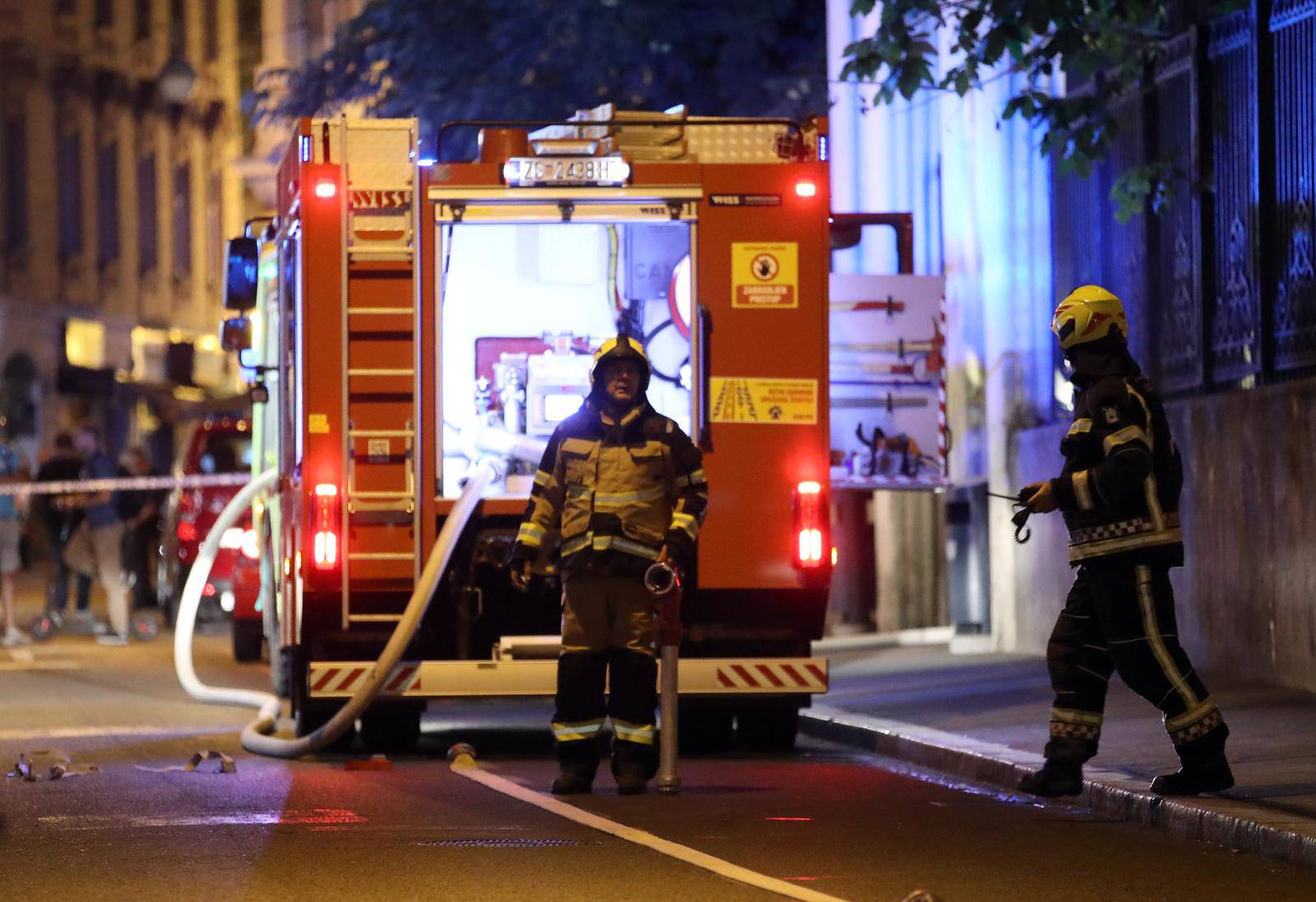 Zagreb: Na krovištu zgrade na Zrinjevcu buknuo požar