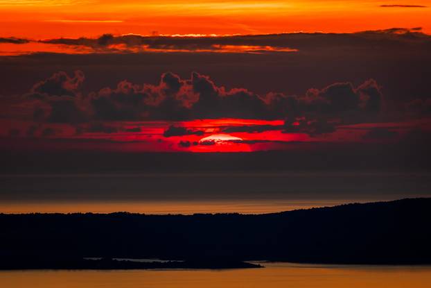Pogled na zalazak sunca i Split