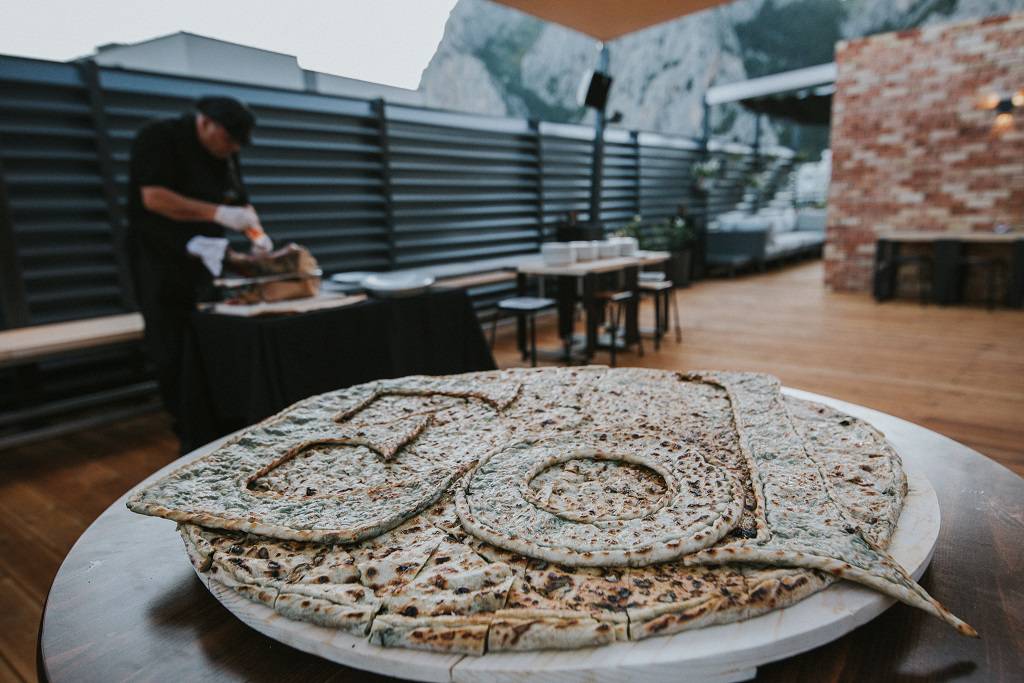 Rooftop bar Eol u Omišu – spoj suvremenosti i tradicije