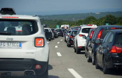 Od jutra se stvaraju gužve na cestama: Na A1 kod Splita vozi se uz ograničenje zbog nesreće