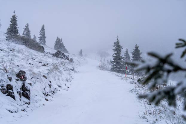 Zavižan: Snijeg pao u Nacionalnom parku Sjeverni Velebit