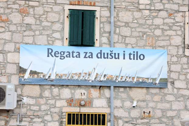 FOTO Čuvari stoljetne tradicije: Drveni brodovi utrkivali se na 'Regati za dušu i tilo' u Betini