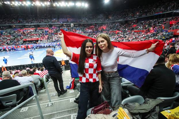 Zagreb: Navijači na susretu Hrvatske i Slovenije na IHF Svjetskom rukometnom prvenstvu 2025.