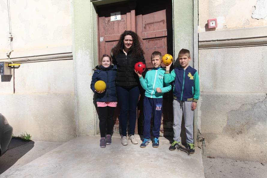 "Svima nam je jako žao što će se naša mala škola zatvoriti..."