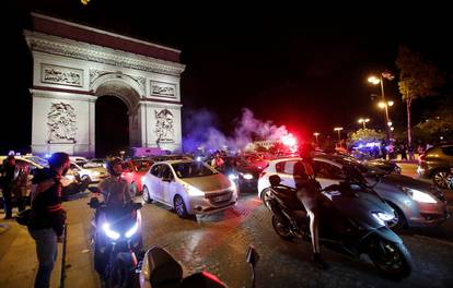 Champions League - Semi Final - Paris St Germain fans celebrate after their Champions League Semi Final match against RB Leipzig