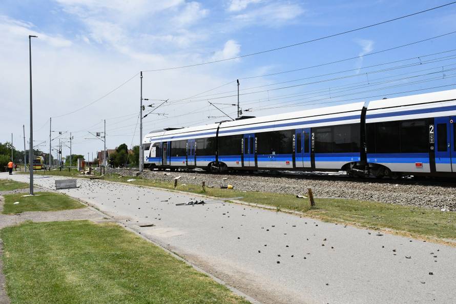 Vozač koji je poginuo u naletu vlaka kod Sl. Broda nije stao na zvučnu i svjetlosnu signalizaciju