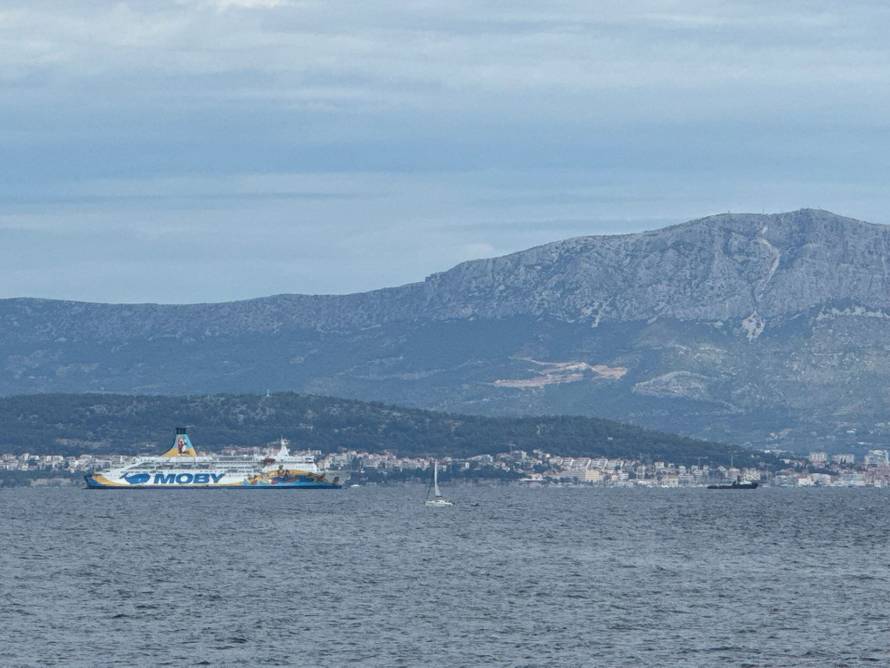 Azbest iz broda Moby Drea škverani će u specijalnim odijelima 'čupati' dva mjeseca