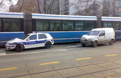 Zagreb: Policija izletjela pred Caddy pa se sudarili