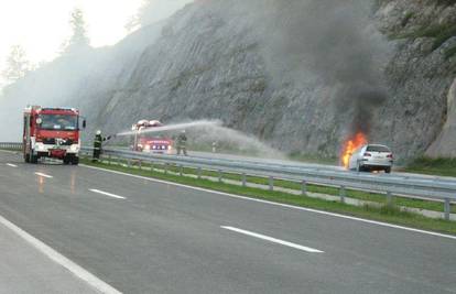 Na autocesti se zapalio automobil, obitelj spašena