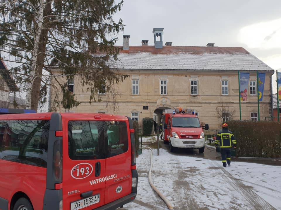 Požar u školi u Cvetkoviću: 25 vatrogasaca ga uspjelo ugasiti