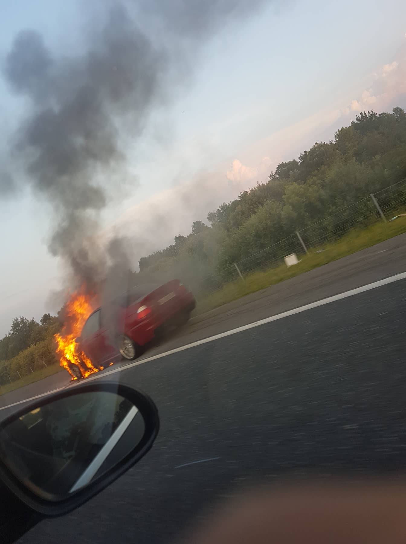 Na autocesti gorio auto: 'Dva kilometra prije smo vidjeli dim'