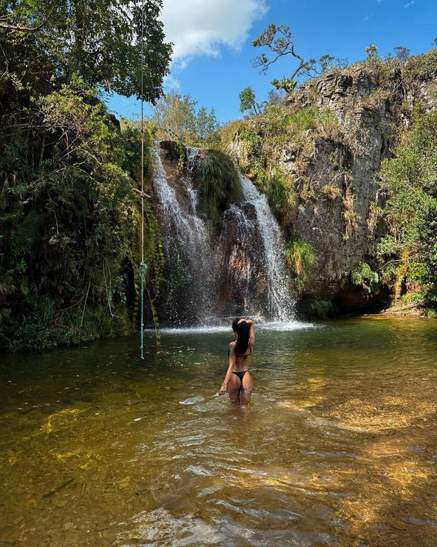 FOTO Fatalna Brazilka tvrdi da je spavala s Neymarom. Toalet papir ne koristi, gole fotke da
