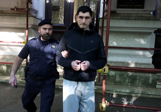 Zagreb: Policija odvodi Domagoja Galića nakon ročišta na Županijskom sudu
