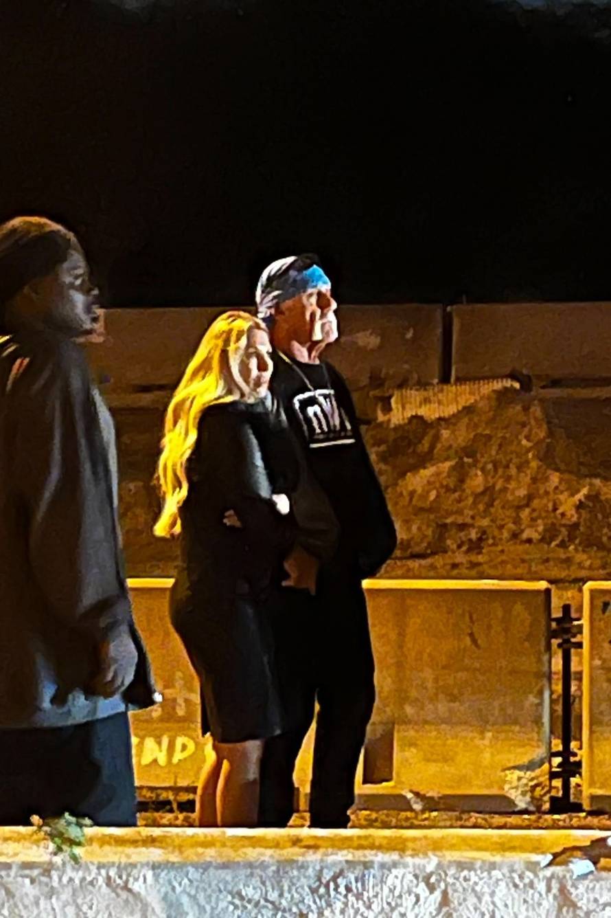 *PREMIUM-EXCLUSIVE* Hulk Hogan Plays Good Samaritan, Helps Woman Whose Car Flipped on Highway