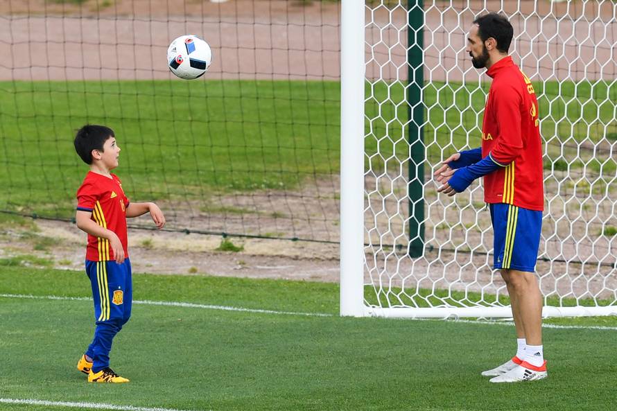 Spain Training Session - UEFA Euro 2016