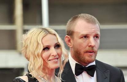Madonna uvjerava medije da se ne razvodi od Guya