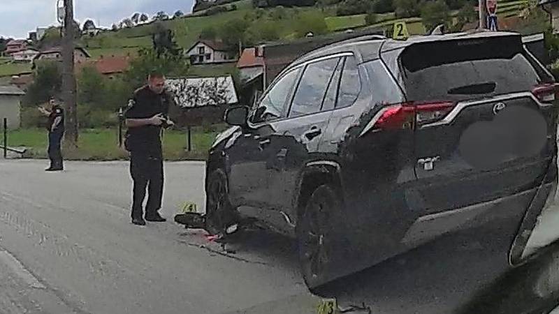 VIDEO Šokantno! Romobil pod autom u Pušći. Vozač u bolnici
