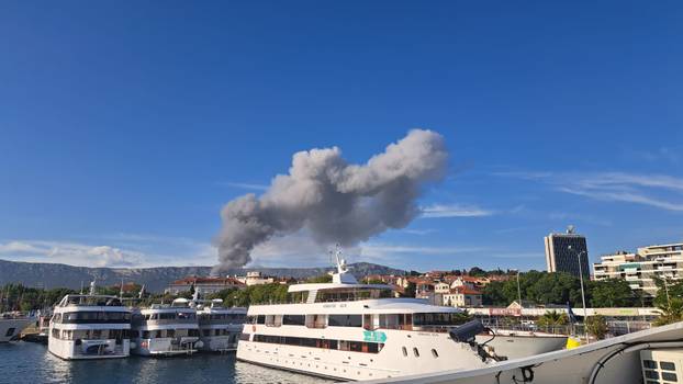FOTO Buktinja u Kaštelima: 'Sve smrdi po dimu, odjekuju sirene. Strah nas je da se ne proširi!'