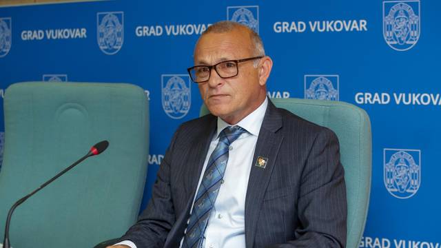 Vukovar: Konferencija za medije Ivana Penave na temu točnog  i objektivnog popisa stanovništva