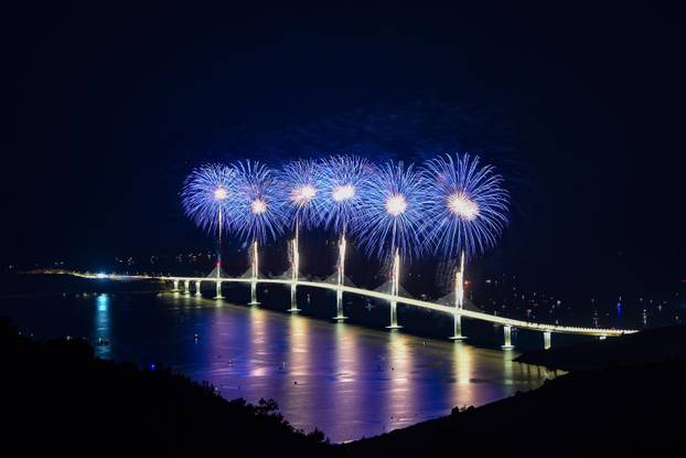 Vatromet nakon svečanosti otvorenja Pelješkog mosta