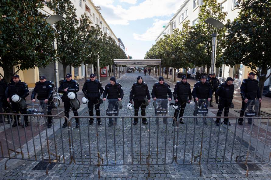 Prosrpski zastupnici zaprijetili nasiljem zbog crkvene imovine