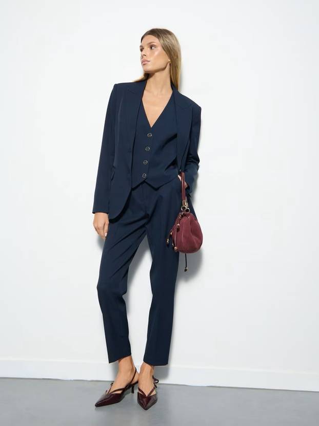 Hit ženska odijela po povoljnim cijenama koje morate imati