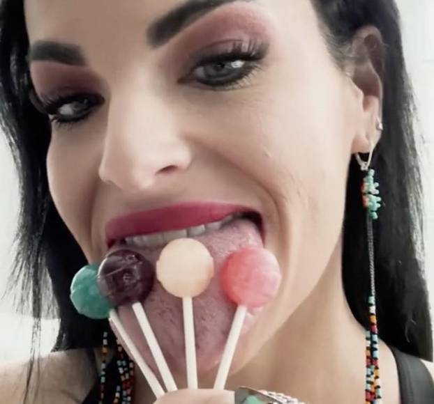 Woman with 7.9cm tongue becomes Guinness World Record holder for widest clapper