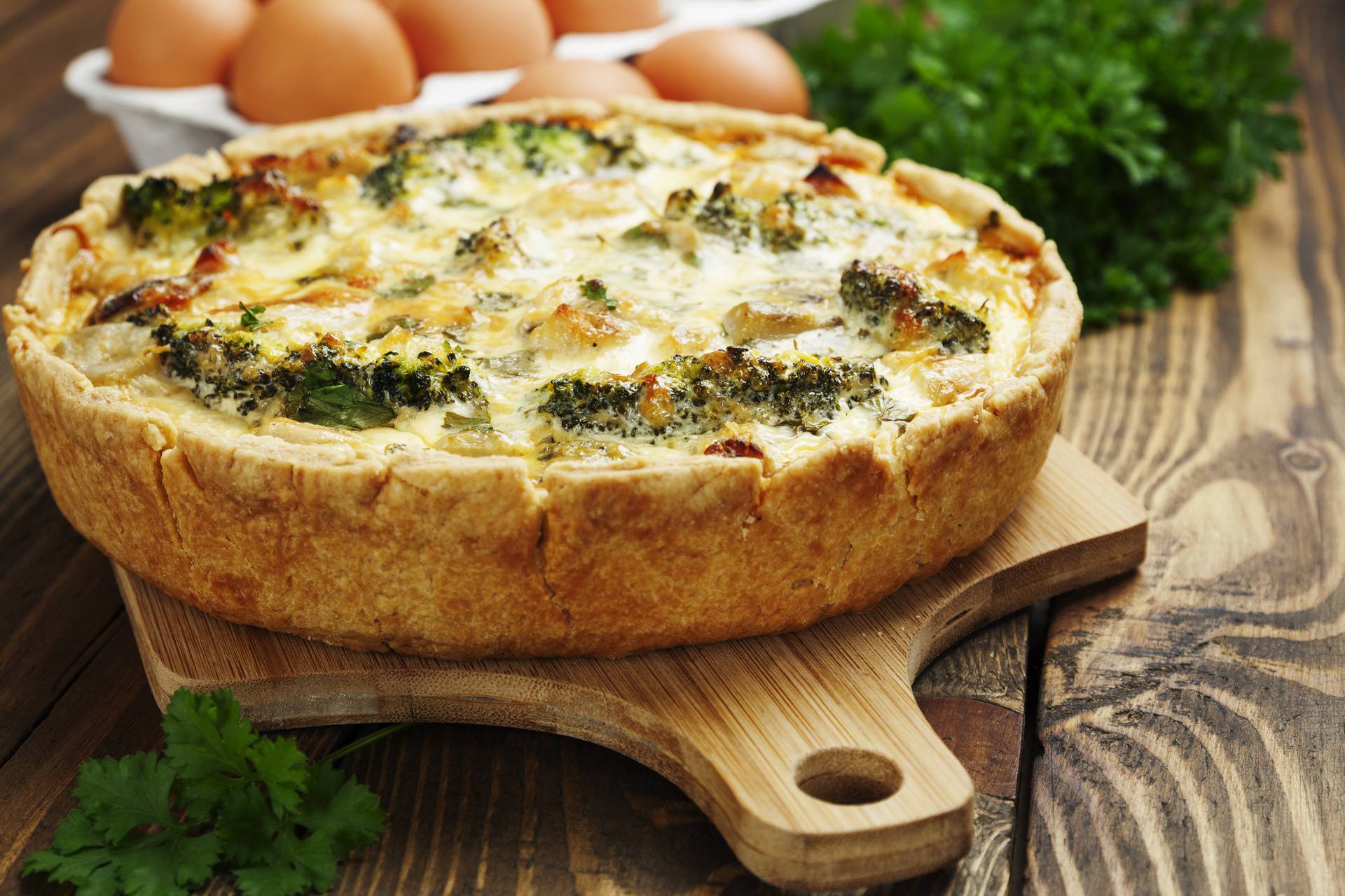 Recepti za ukusne francuske pite quiche: Ubacite povrće, sir, suhomesnate proizvode...