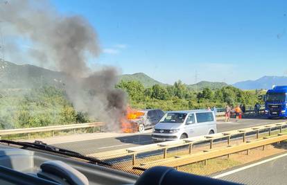 U deset minuta izgorio BMW: Nismo smjeli prići, pucalo je sve