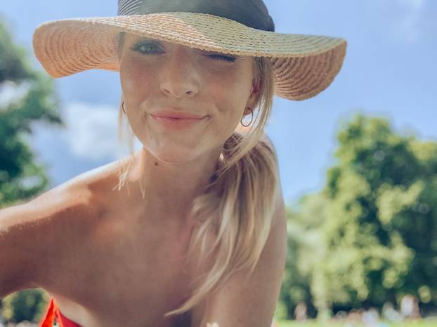 FOTO Napravila gaf uživo koji je obišao Europu. Atraktivna TV voditeljica ljubi Kovačeva šefa