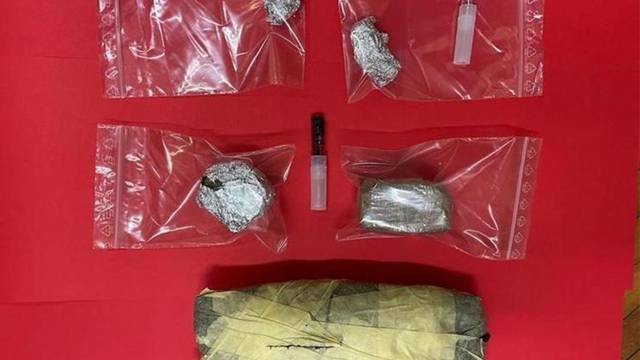 Policijski pas nanjušio drogu na autocesti: Lili pronašla kokain, heroin i marihuanu kod vozača