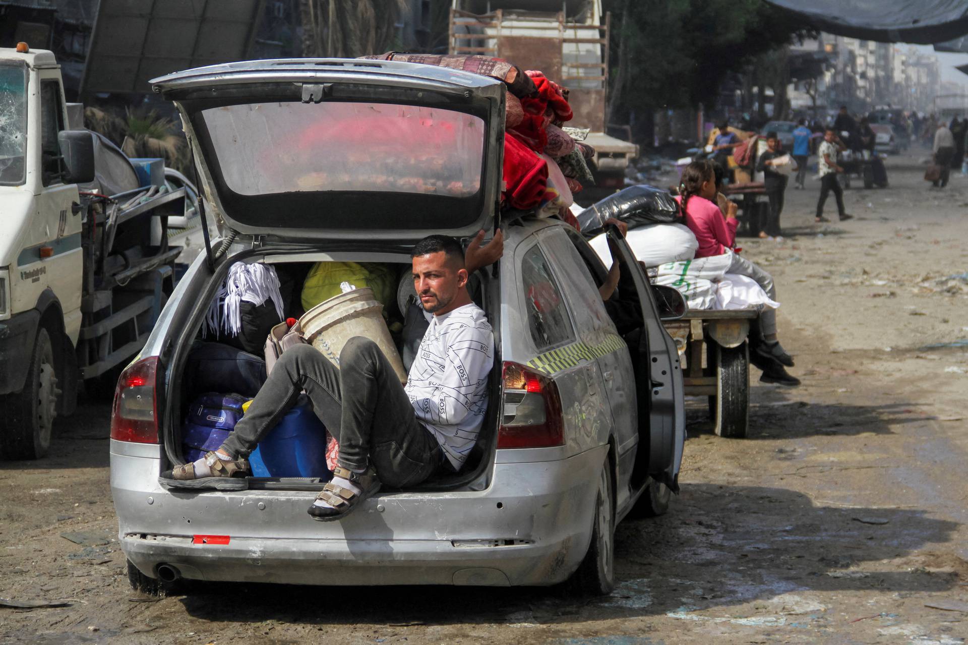 Palestinians flee Jabalia after the Israeli military called on residents to evacuate, in Gaza