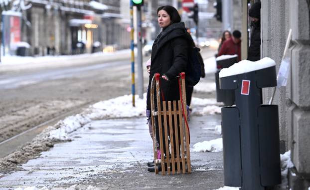 Zagreb: Snijeg zabijelio grad