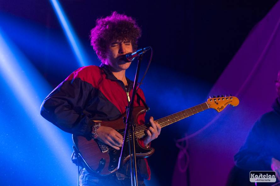 Vitasović je studenticu pozvao na stage pa su skupa zapjevali