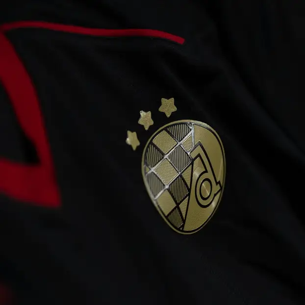 Dinamo objavio novi treći dres s detaljima šestinskog kišobrana