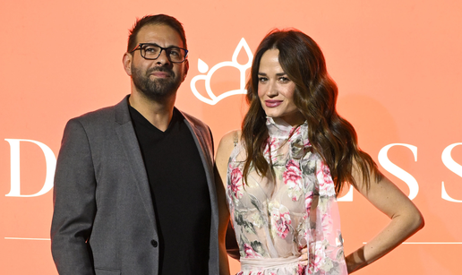 Bivša misica povela je novog dečka na reviju, ponosno ga pokazala i upoznala sa svima