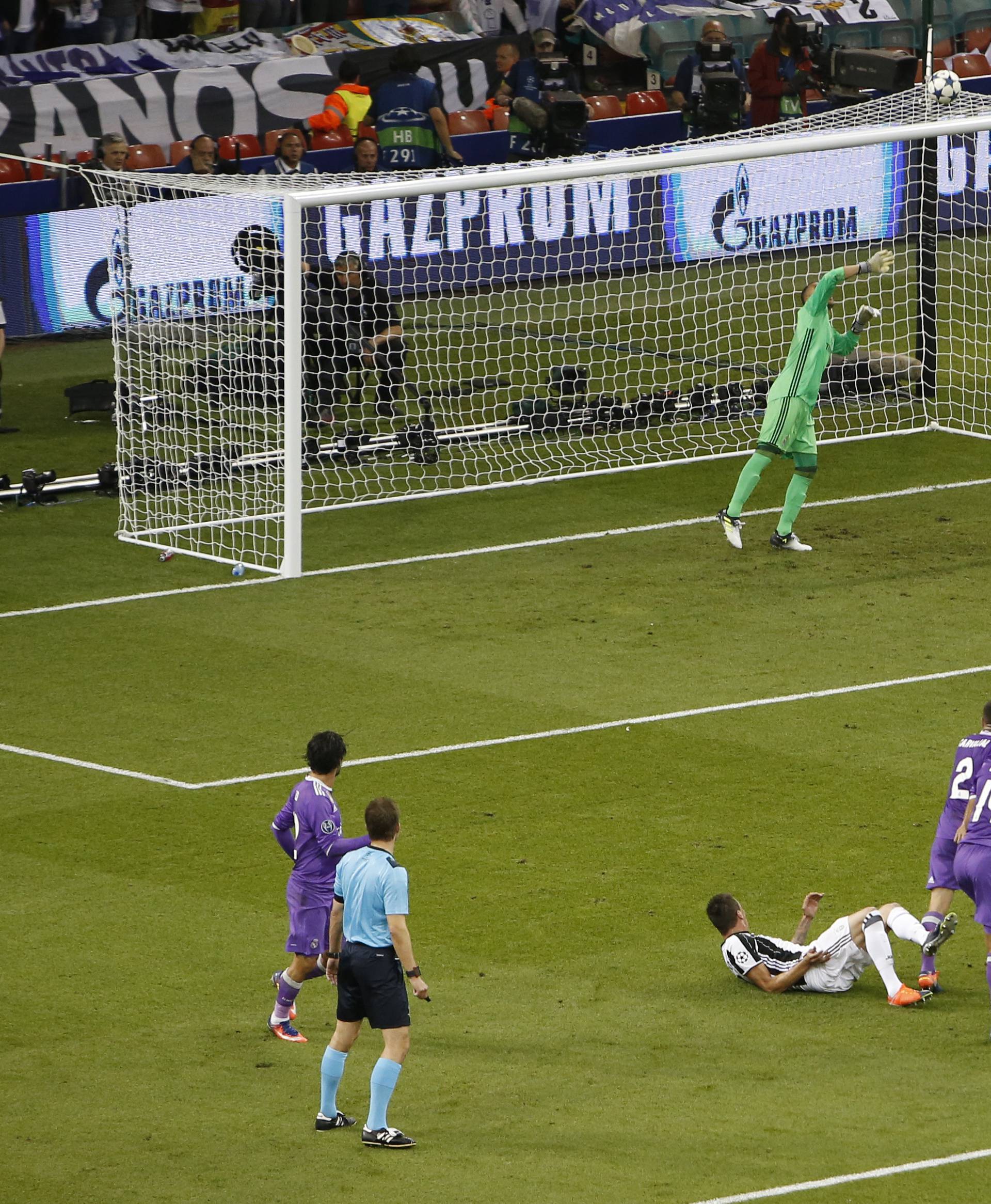 Juventus' Mario Mandzukic scores their first goal past Real Madrid's Keylor Navas
